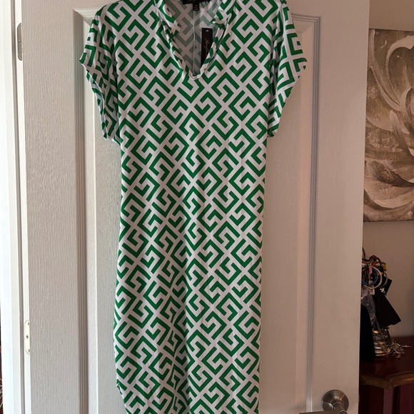Lexi from Avenue size Medium green & white short sleeve dress - Picture 1 of 3